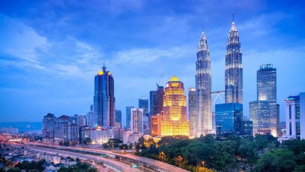 Petronas Towers boasting its beauty at Kuala Lumpur