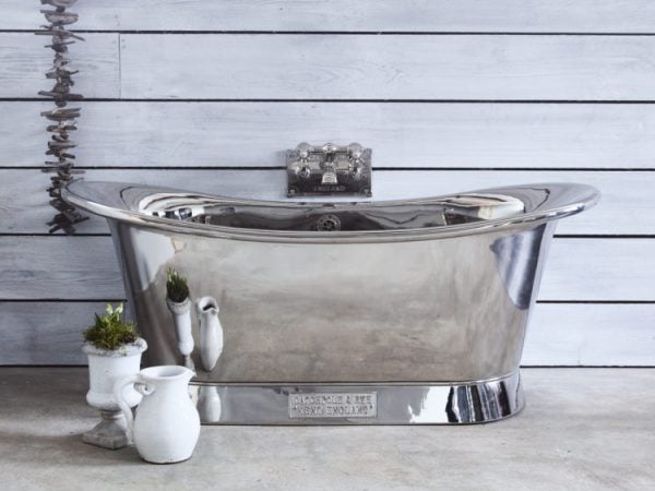 a metalic bathtub